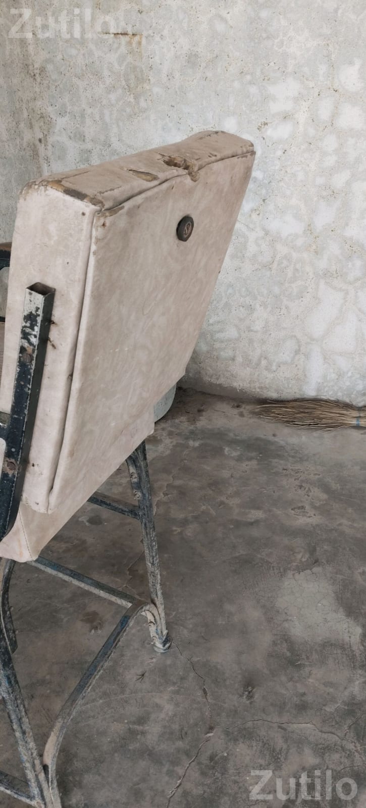 Metal Office Chair with Cushion Seat - Office Furniture - Vadodara City - Image 3