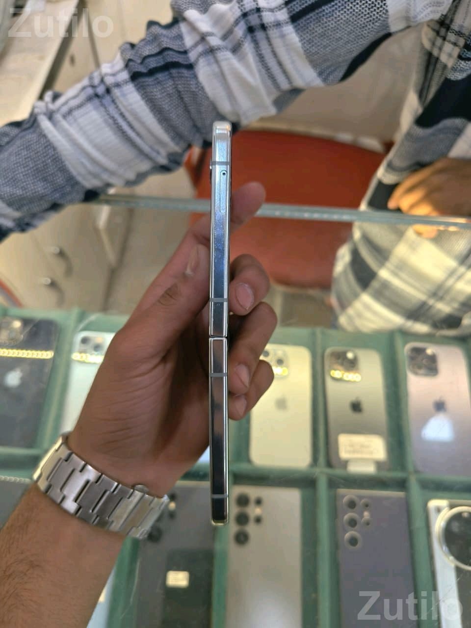 Samsung Galaxy Z Flip5 8GB 256GB - Mobile Phones - Surendranagar City - Image 2