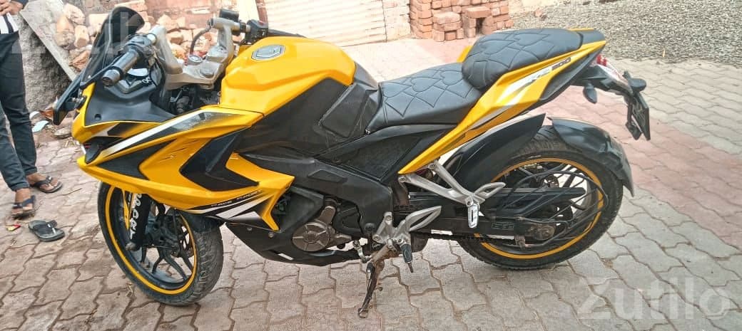 Bajaj Pulsar RS200 Sports Bike 48000 Km Bajaj Pulsar RS200 Sports Bike 48000 Km