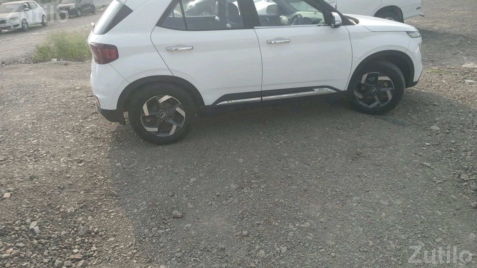 Passenger Car for Sale in White - કાર - જામજોધપુર - Image 2
