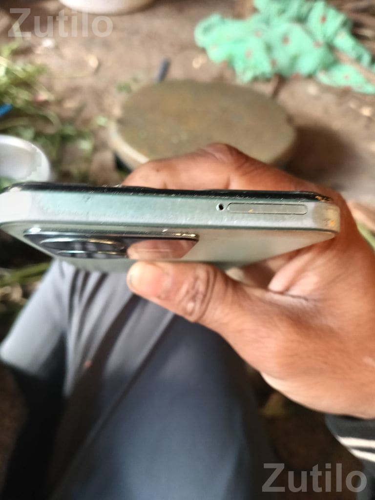 Vivo Y22 Mobile with Display Fitting Issue