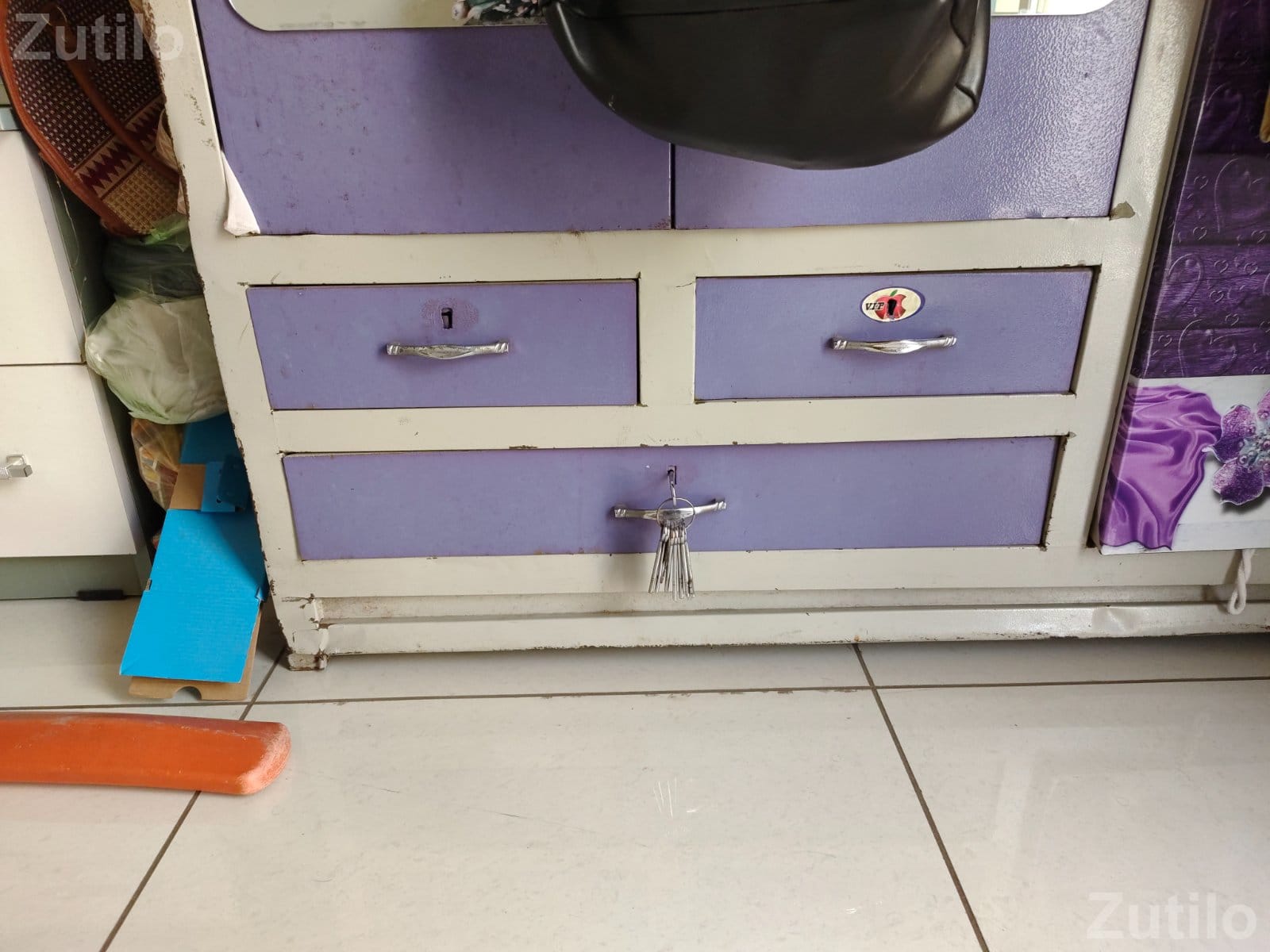 Metal cupboard - કબાટ અને સ્ટોરેજ - વાઘોડિયા - Image 2