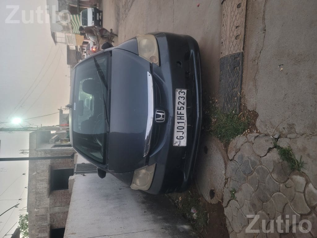 2004 Sedan Car with Insurance and Passing - કાર - કરજન - Image 3