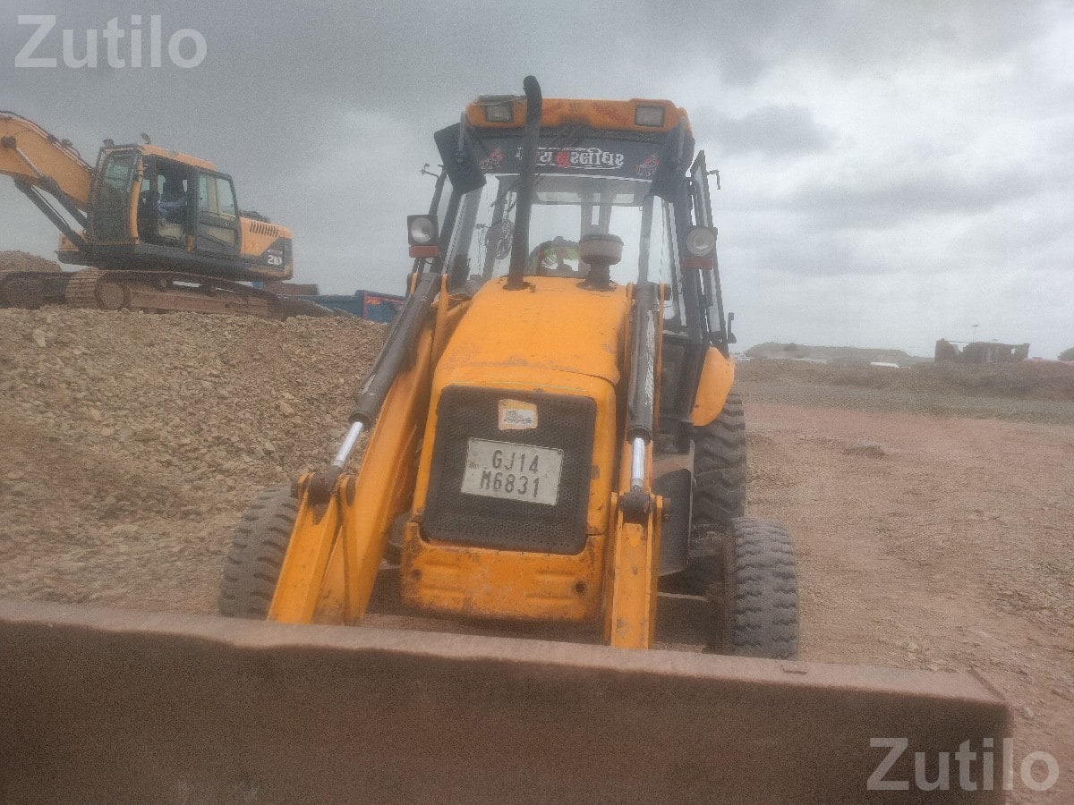 JCB Backhoe Loader 2012 Model - Construction Vehicles - Lalpur - Image 3