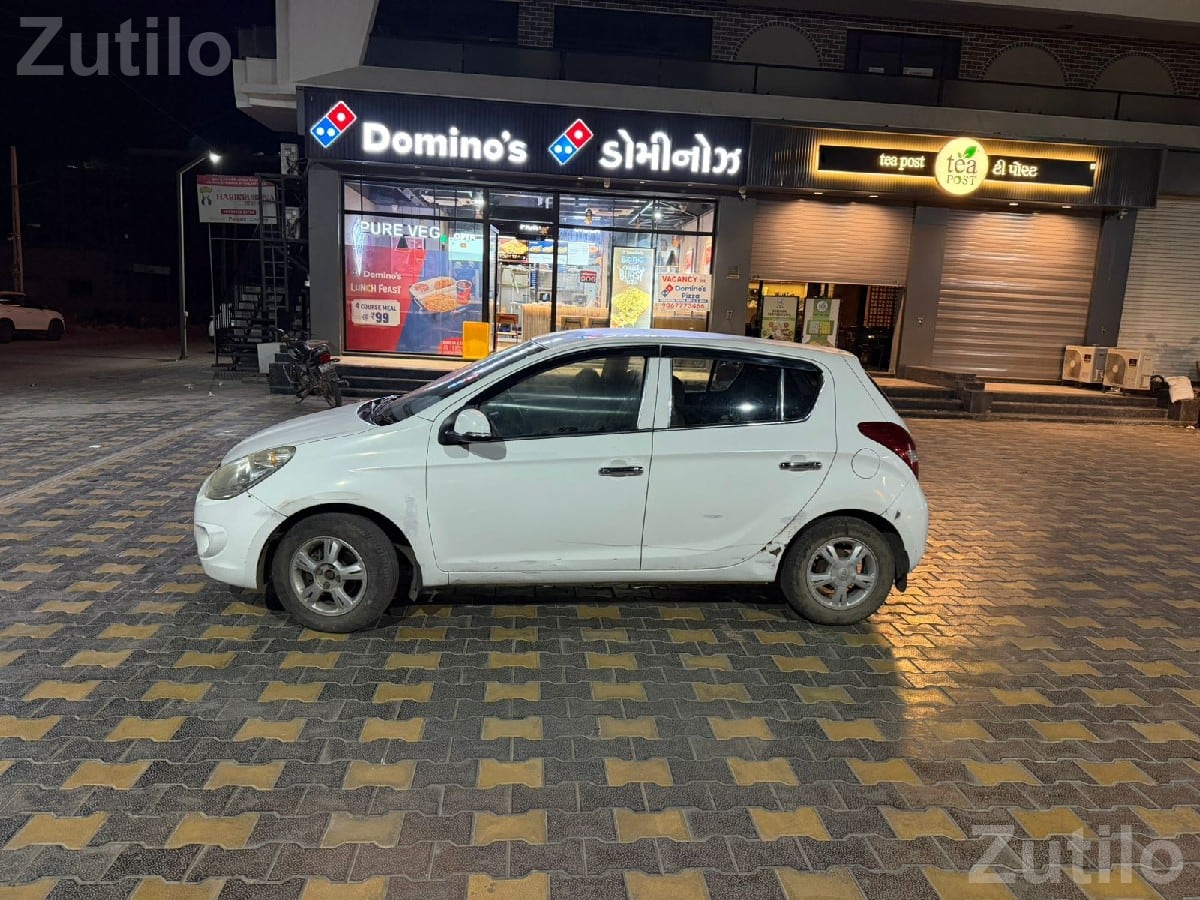 Hyundai i20 2011 Petrol CNG Car - કાર - રાજકોટ શહેર - Image 2