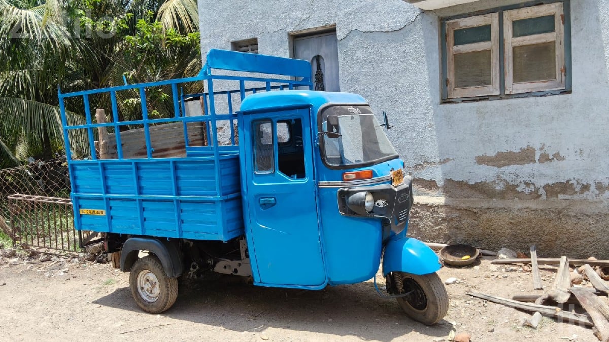 Bajaj Maxima Loading Auto Rickshaw Bajaj Maxima Loading Auto Rickshaw