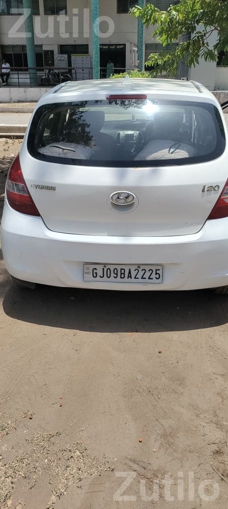 Hyundai i20 2011 Petrol CNG Top Model - કાર - જસદણ - Image 2