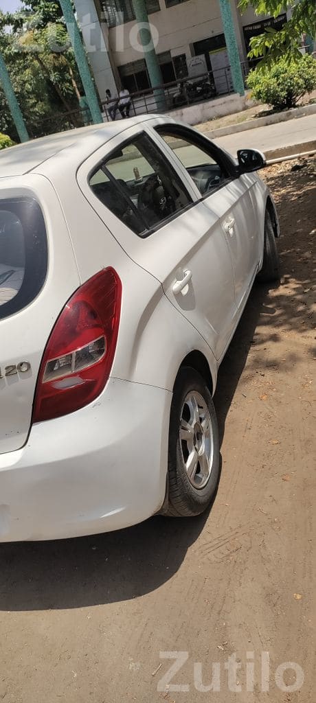 Hyundai i20 2011 Petrol CNG Top Model - કાર - જસદણ - Image 3