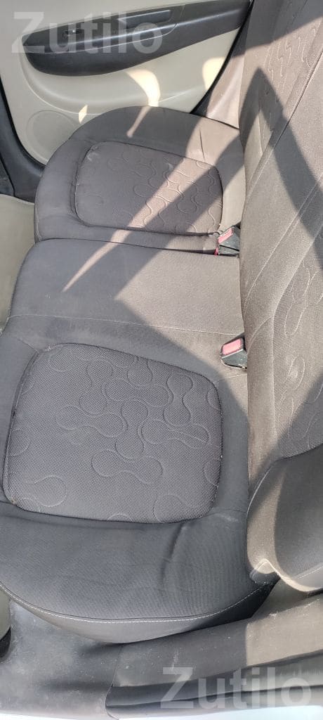 Hyundai i20 2011 Petrol CNG Top Model - કાર - જસદણ - Image 4