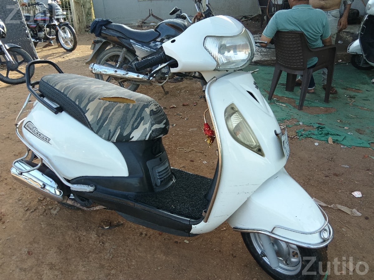 Suzuki Access 2014 Scooter First Owner - Bikes - Keshod - Image 2