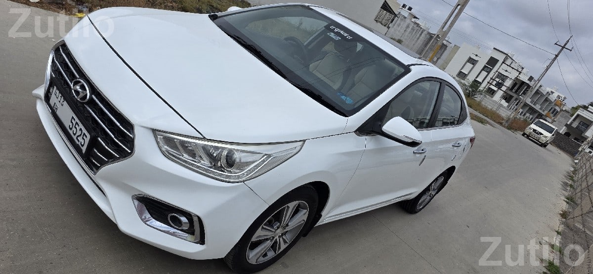 2018 Hyundai Verna SX O Diesel White - કાર - રાજકોટ શહેર - Image 2