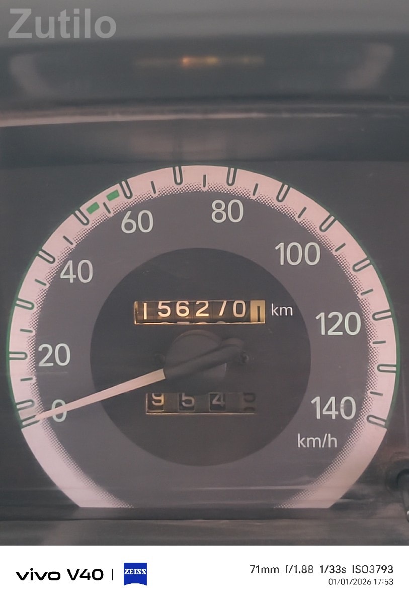 2015 Car with 156270 km Odometer 2015 Car with 156270 km Odometer