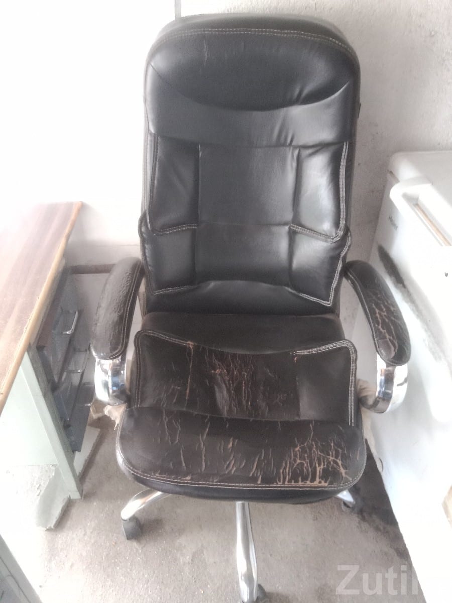 Office Table and Rajwadi Chair for Sale - Office Furniture - Upleta - Image 2