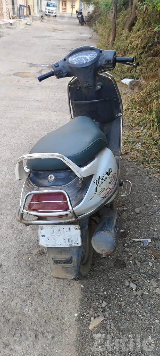 Hero Honda Pleasure Scooter 2016-2017
