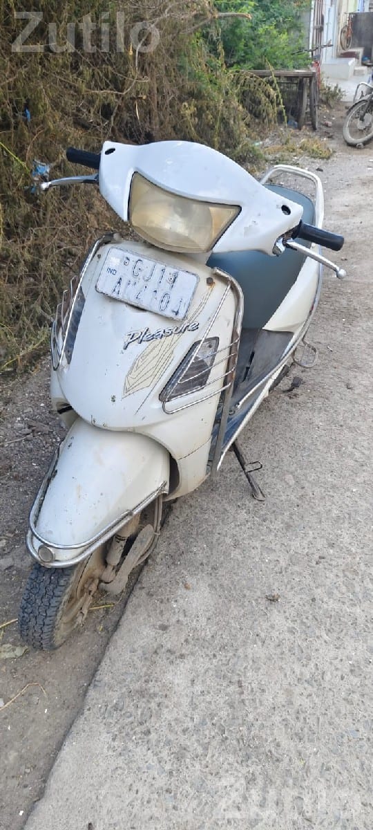 Hero Honda Pleasure Scooter 2016-2017 - Bikes - Keshod - Image 2