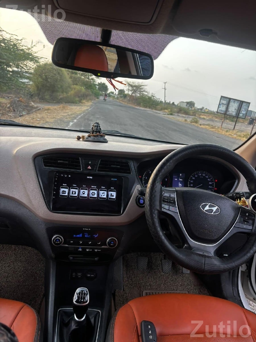 2015 Hyundai i20 Diesel Top Model White - કાર - રાજકોટ શહેર - Image 2