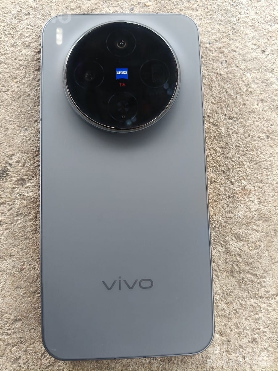 Vivo X300 Smartphone in Tip Top Condition - Mobile Phones - Sutrapada - Image 2