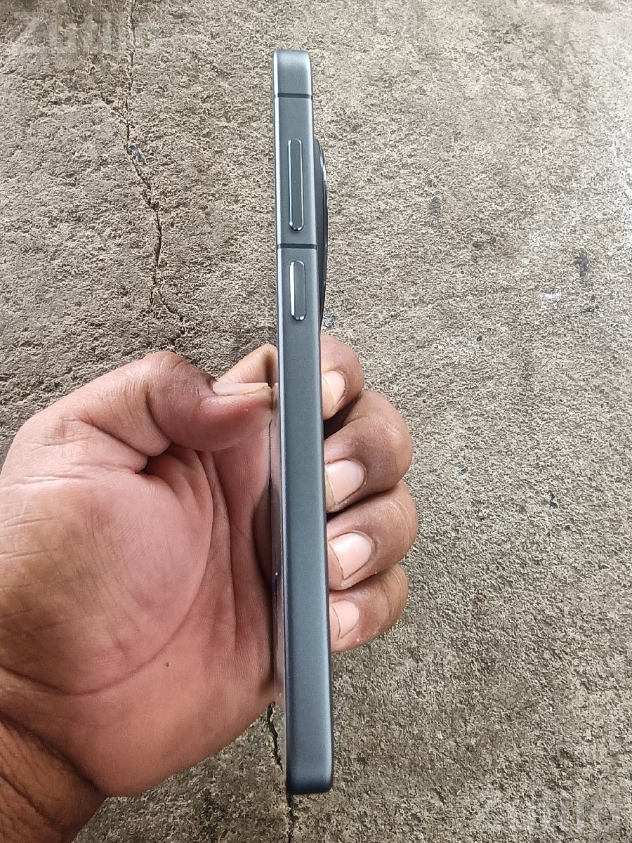 Vivo X300 Smartphone in Tip Top Condition - Mobile Phones - Sutrapada - Image 3