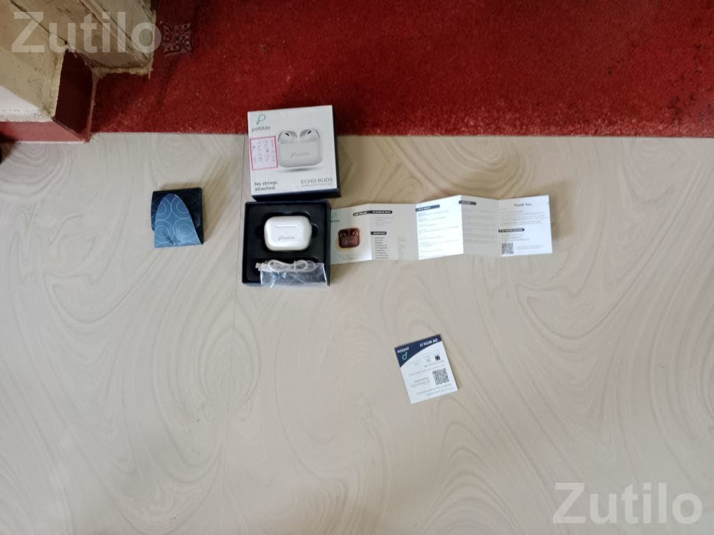 Smart Watch with Earbuds Combo Smart Watch with Earbuds Combo