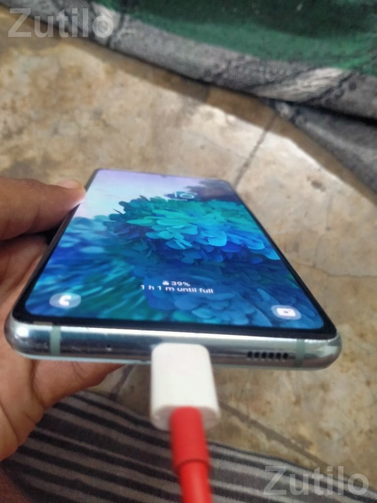 Samsung Galaxy S20 FE 8GB 128GB - Mobile Phones - Junagadh City - Image 2