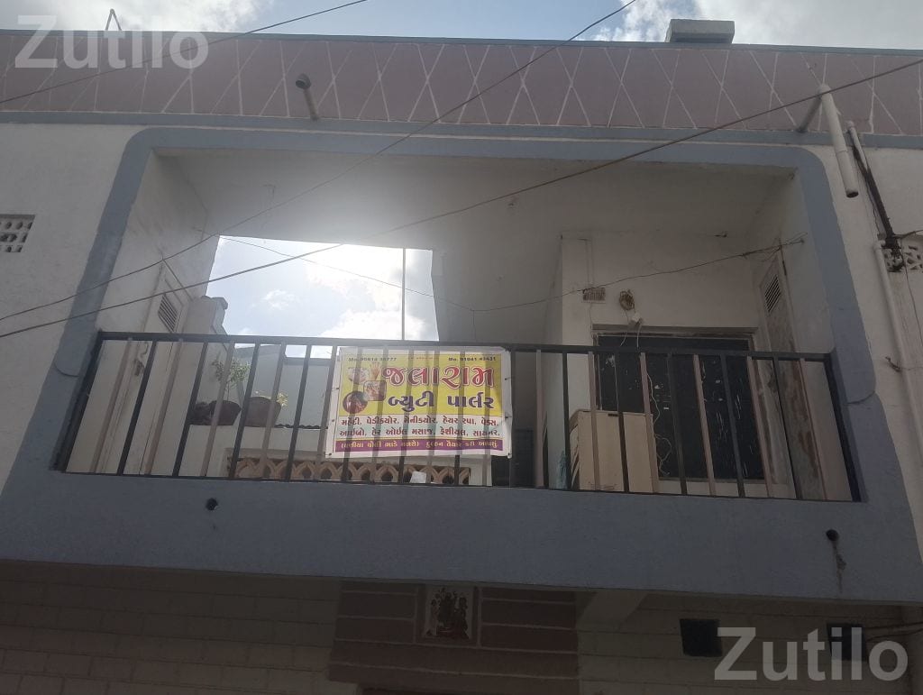 7 Room House for Sale with 110 Var Space