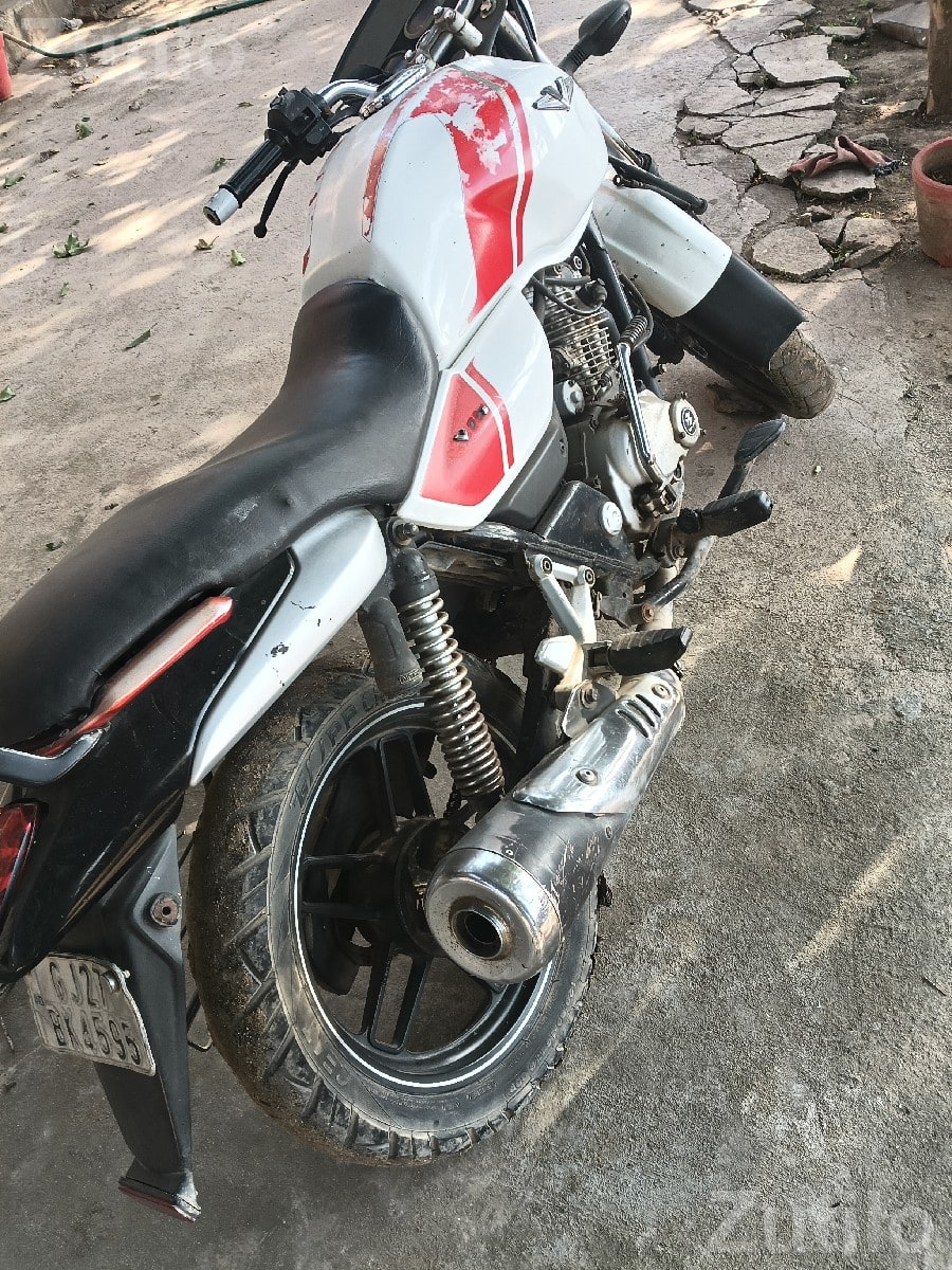 Used Commuter Motorcycle White and Red Used Commuter Motorcycle White and Red