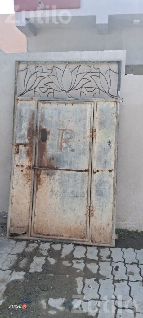 Iron Gate 6.5 x 3.5 ft with Designer Top - Tools & Hardware - Junagadh City - Image 2