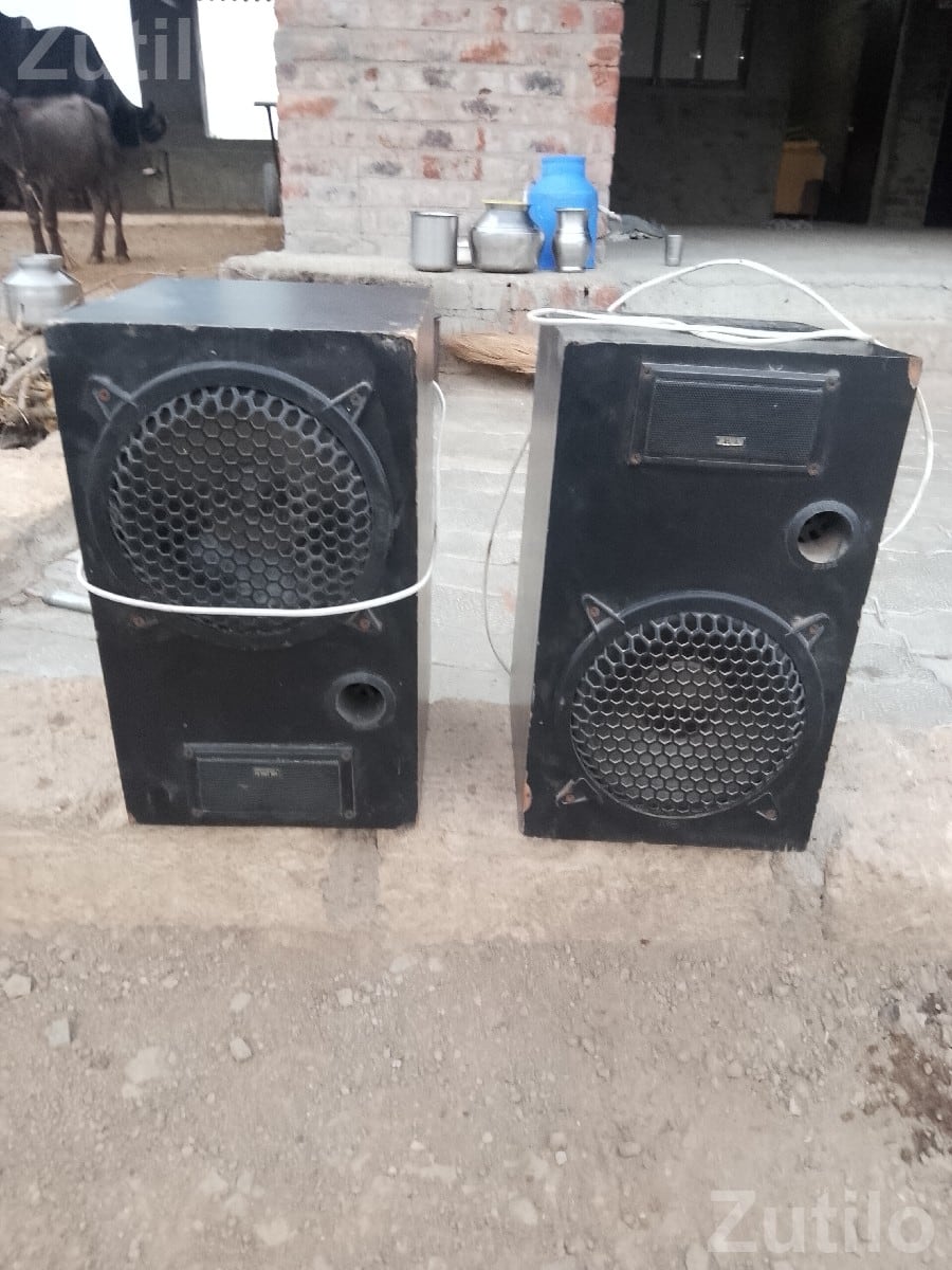 Pair of Wooden Speaker Boxes for Sale Pair of Wooden Speaker Boxes for Sale