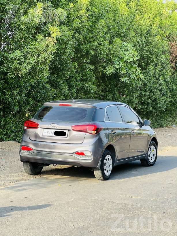 Hyundai i20 Sportz 2018 Diesel - કાર - ભાવનગર શહેર - Image 4