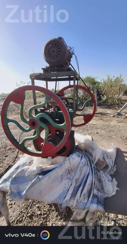 Sugarcane Juice Machine in Working Condition Sugarcane Juice Machine in Working Condition