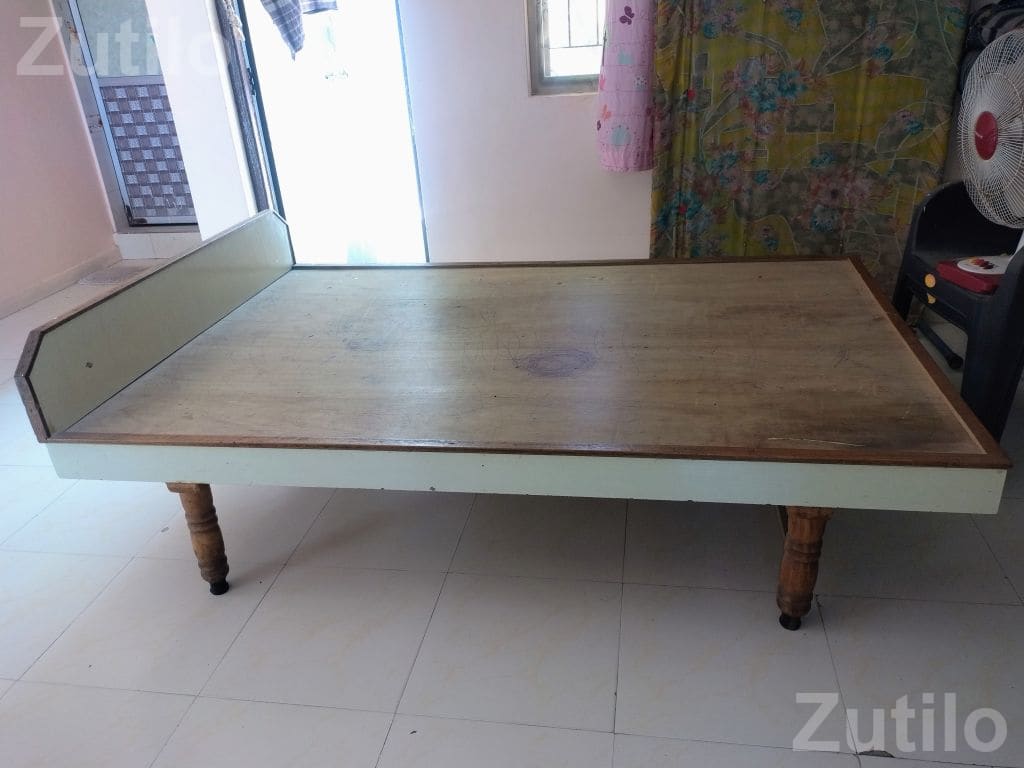 Wooden Palang Bed in Good Condition Wooden Palang Bed in Good Condition