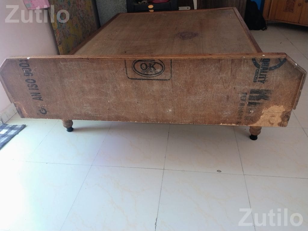Wooden Palang Bed in Good Condition - પાંખા અને ગાદી - મુન્દ્રા - Image 4