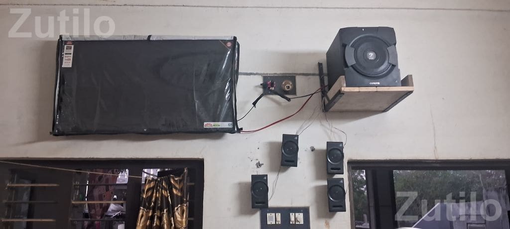 Wall Mounted TV with Speaker Setup - ટીવી - ઉંઝા - Image 2
