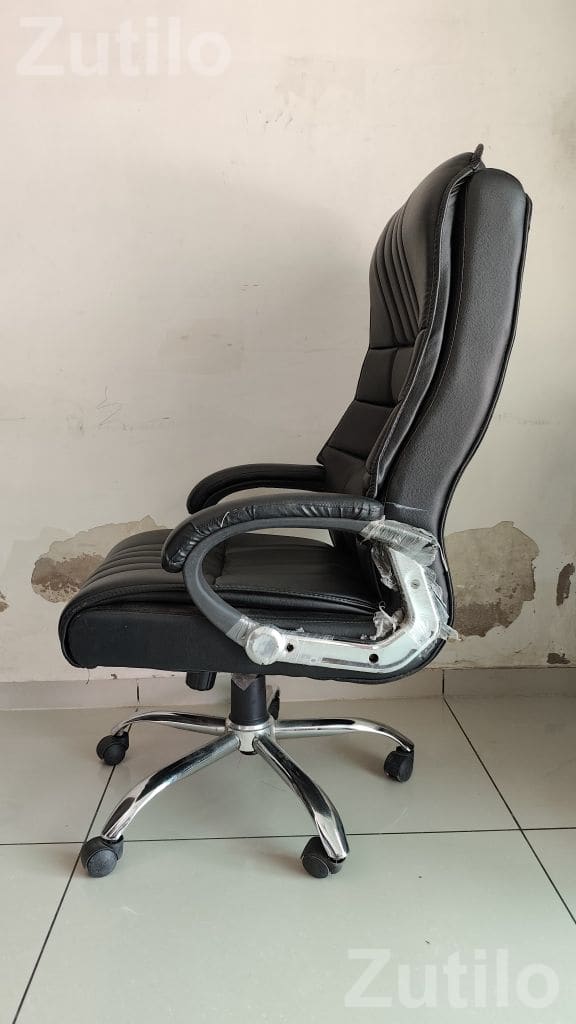 Office Table with Black Director Chair Set - ઓફિસ ફર્નિચર - હિંમતનગર - Image 2