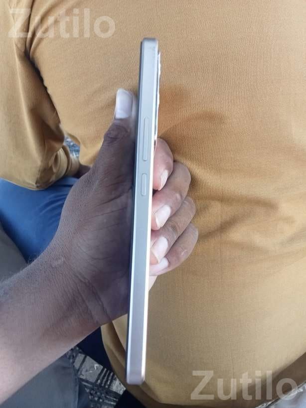 Vivo Y200 Smartphone 1st Owner Vivo Y200 Smartphone 1st Owner