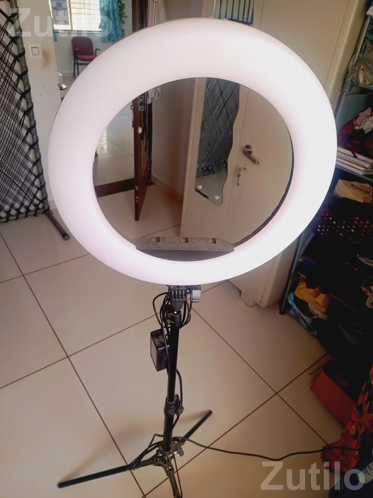 18 Inch Ring Light with Stand - ઇલેક્ટ્રોનિક ઍક્સેસરીઝ - મોડાસા - Image 2