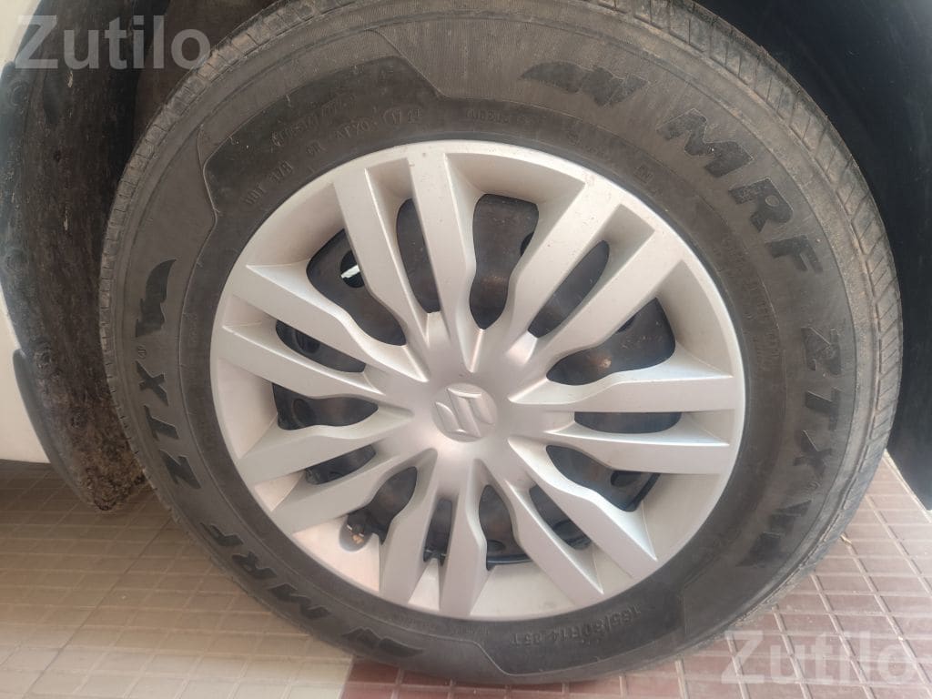 2020 Maruti Suzuki Dzire Petrol with CNG Kit - કાર - રાજકોટ શહેર - Image 5