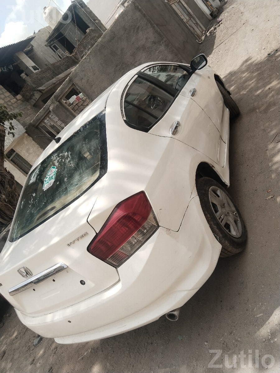 2011 Honda City White Sedan, 5th Owner - કાર - જુનાગઢ - Image 2
