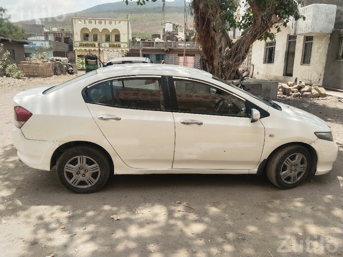 2011 Honda City White Sedan, 5th Owner - કાર - જુનાગઢ - Image 3