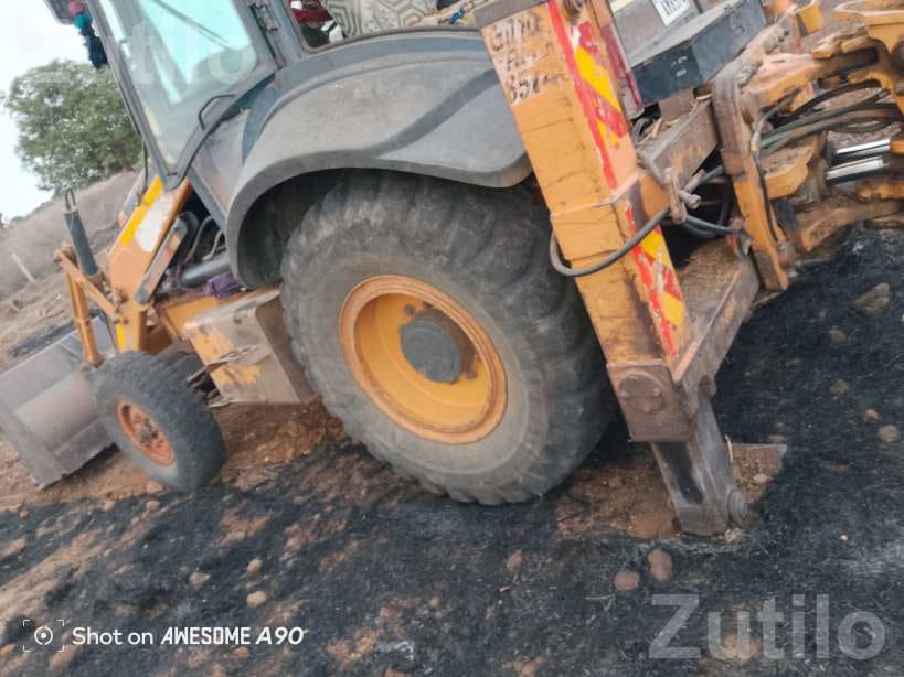 CASE 2011 Backhoe Loader with New Battery CASE 2011 Backhoe Loader with New Battery