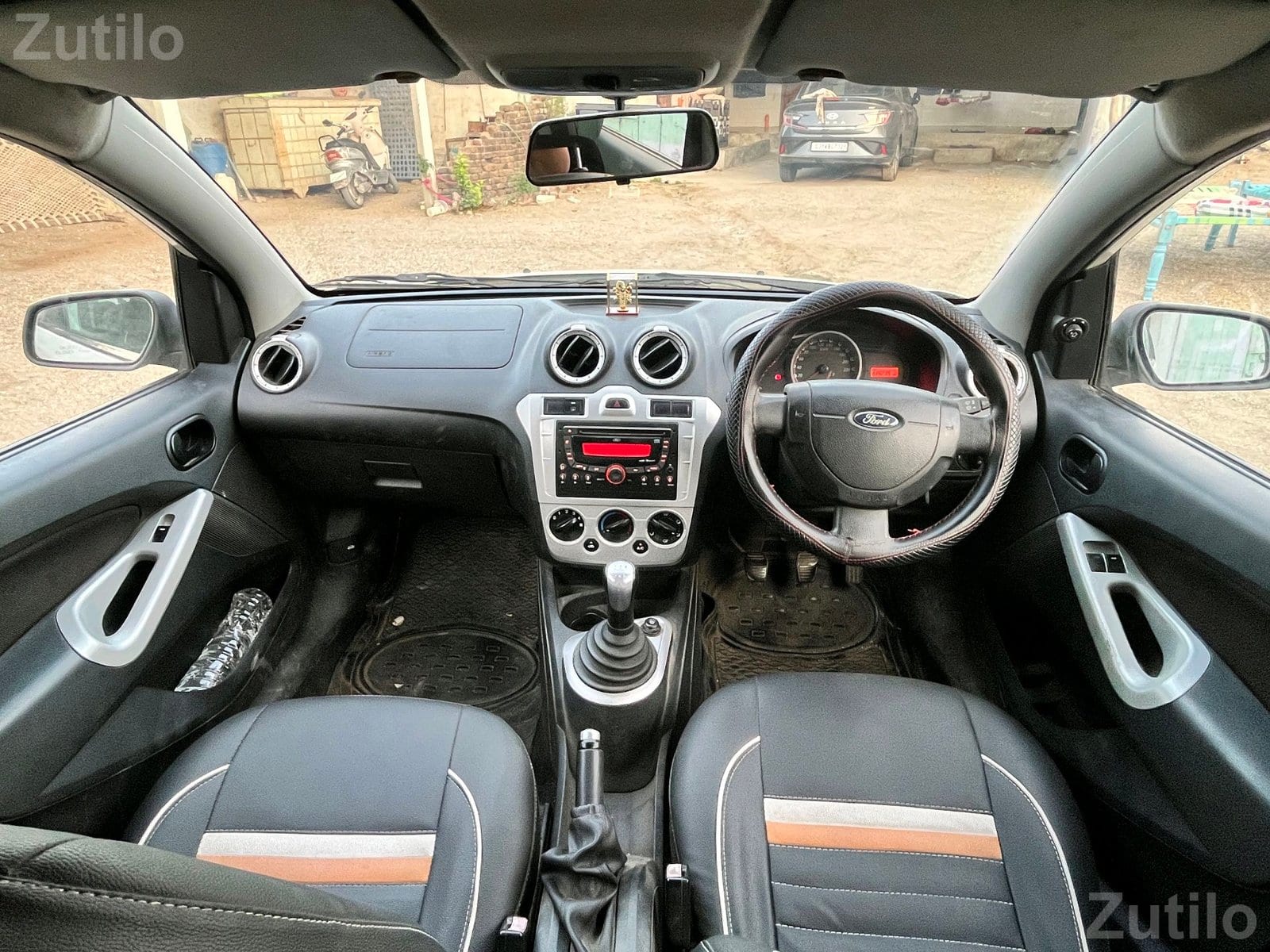 Ford Figo Titanium Diesel White Car - કાર - અમરેલી - Image 2
