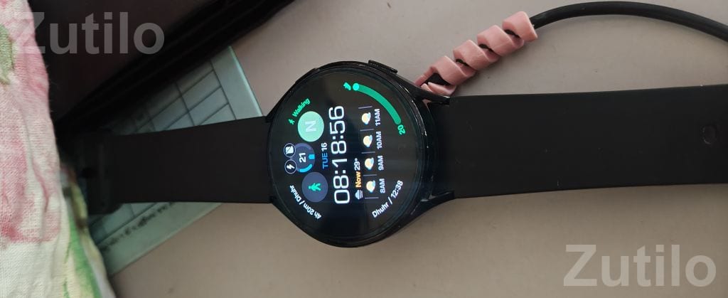 Samsung Galaxy Watch 4 in Good Condition Samsung Galaxy Watch 4 in Good Condition