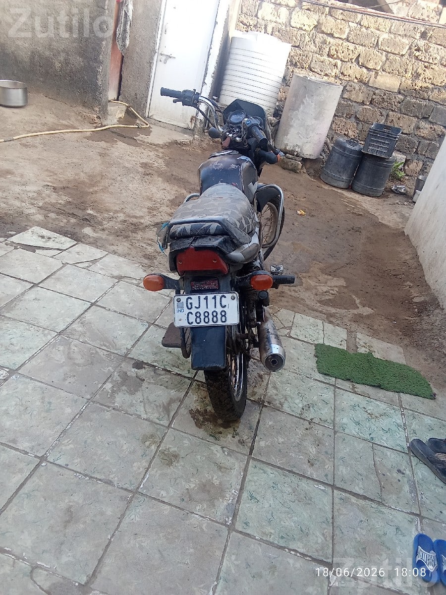 Used Black Two Wheeler Motorcycle Used Black Two Wheeler Motorcycle