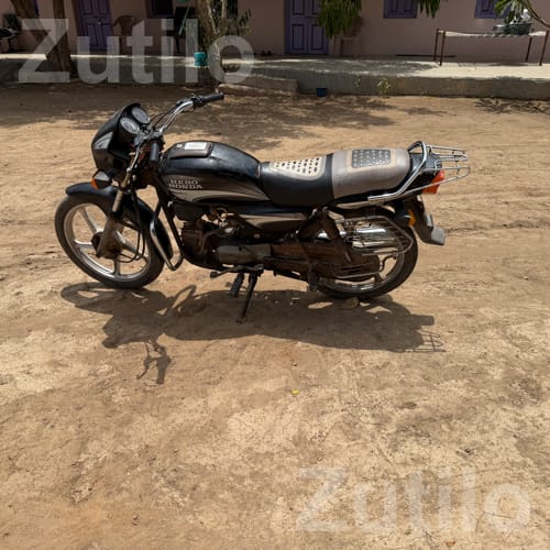 2008 Honda Black Motorcycle - Bikes - Porbandar City - Image 2