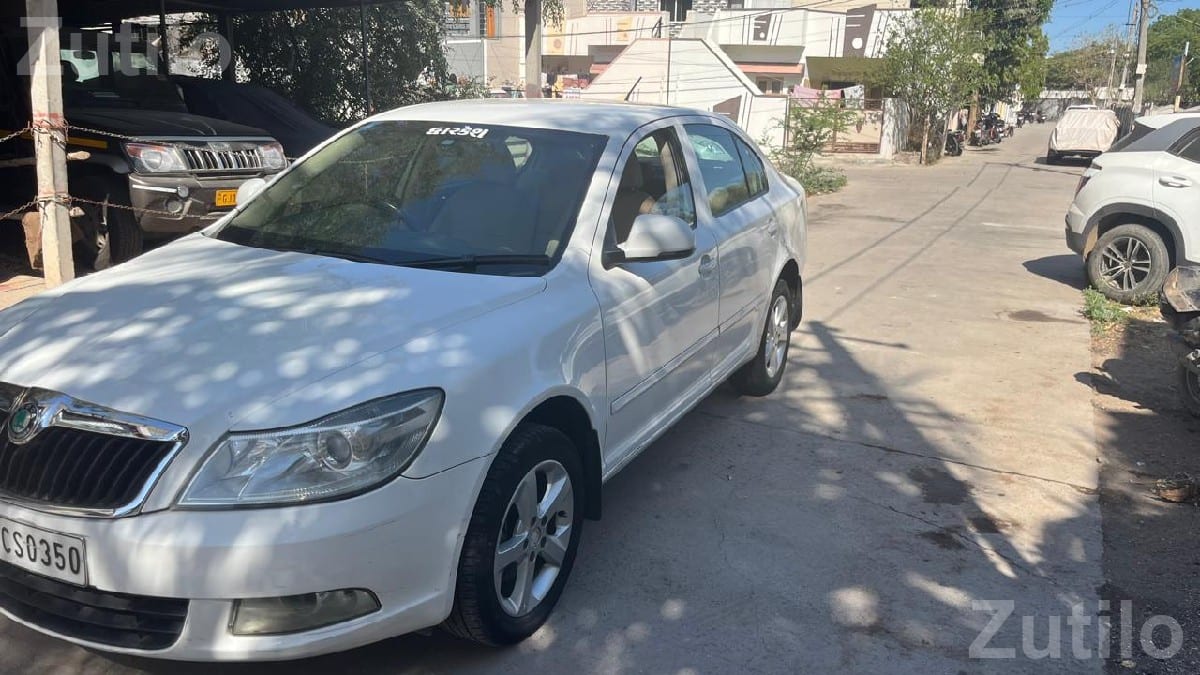 Skoda Laura 2.0 TDI Automatic 2012 - કાર - ખંભાળિયા - Image 2