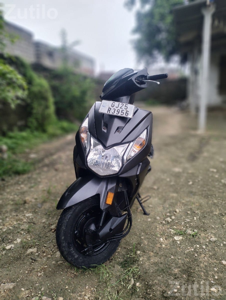 Honda Dio 2017 Petrol Scooter with Self Start - બાઇક્સ - કુટિયાણા - Image 2