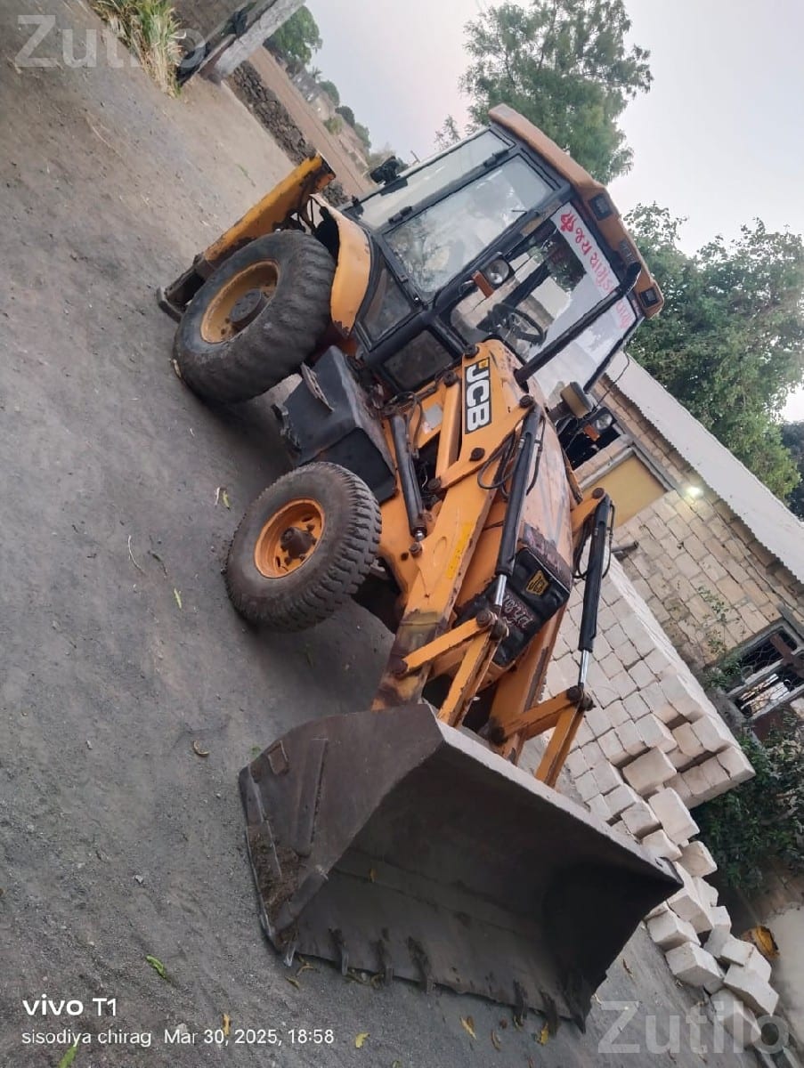 JCB Backhoe Loader 2011 with 360 Breaker - બાંધકામના વાહનો - જુનાગઢ - Image 3