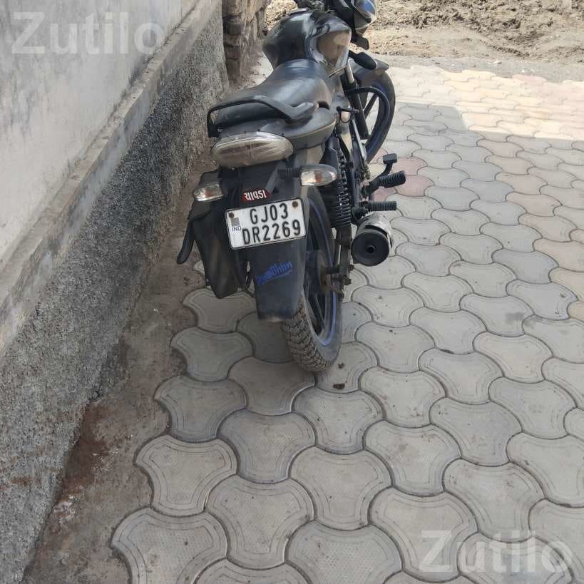 2011 Bajaj Discover Commuter Motorcycle