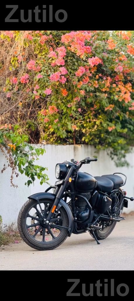 Royal Enfield Classic 350 2025 Black Bike