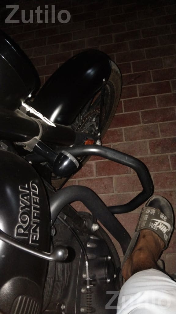 Royal Enfield Classic 350 2025 Black Bike - Bikes - Sanand - Image 2
